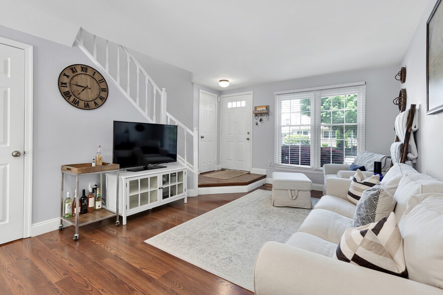 Building Photo - 6376 Chimney Wood Ct