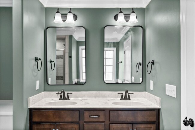 Building Photo - 222 Cooper River Wy