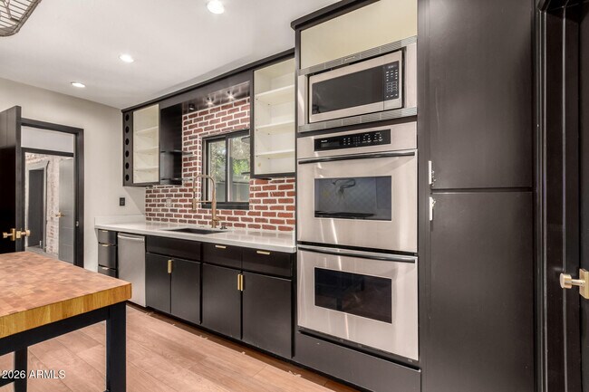 Building Photo - 1519 W Flower Cir N