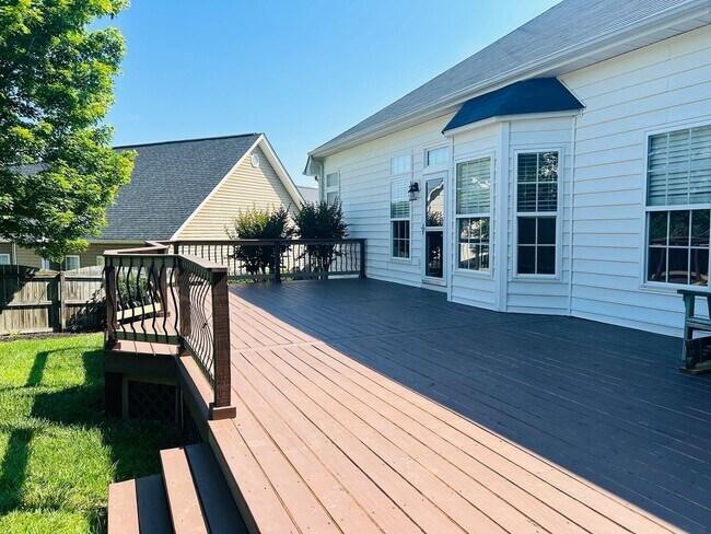 Building Photo - 711 Dutchman Ct