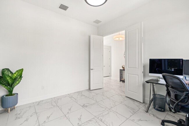 Building Photo - 13185 Mount Columbia Terrace