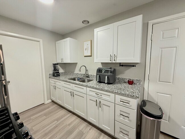 Building Photo - 303 Fiesta Ave