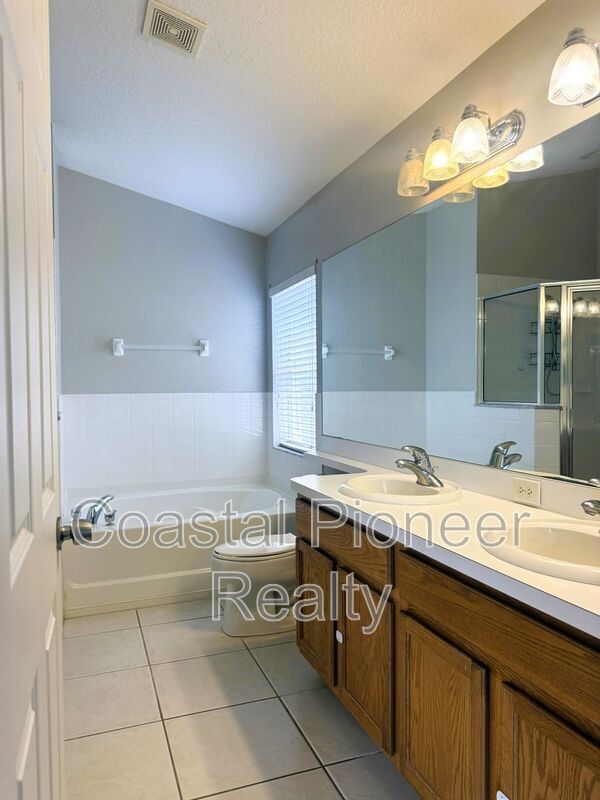 Building Photo - 2345 Roanoke Springs Dr