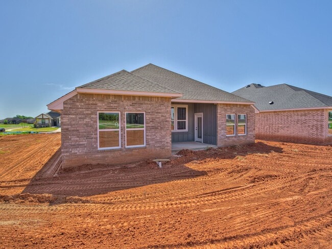 Building Photo - Newer Home available Mid-August 2026- Mustang Park- Storm Shelter