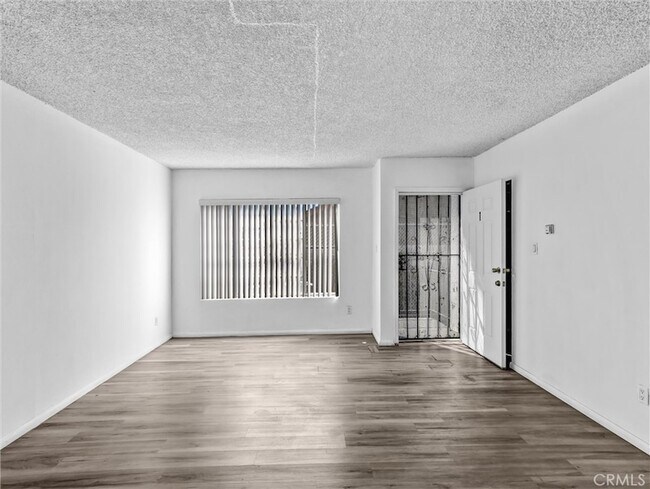 Building Photo - 151 E 95th St