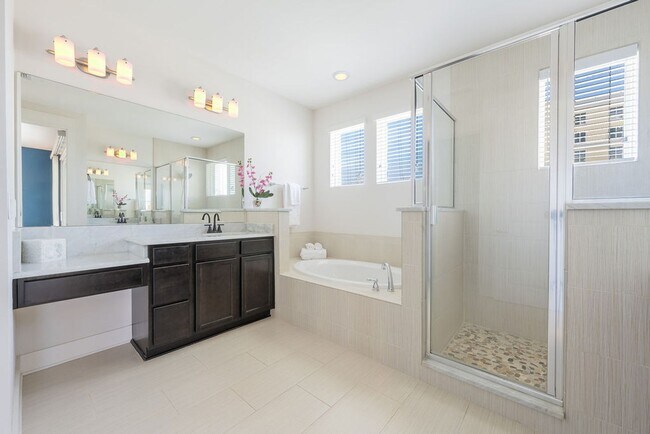 Building Photo - Fully Furnished Jax Beach Townhome