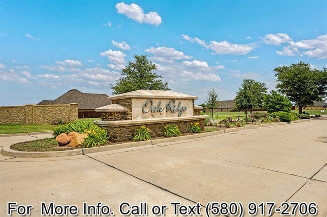 Building Photo - 6309 SW Oakmont Blvd