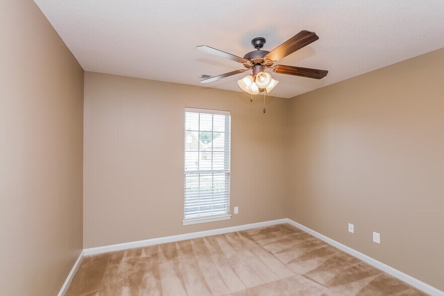 Building Photo - 8390 Pinnacle Dr