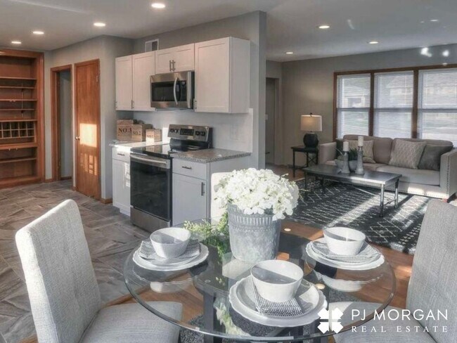 Building Photo - 4 bedroom, 3 Bathroom House