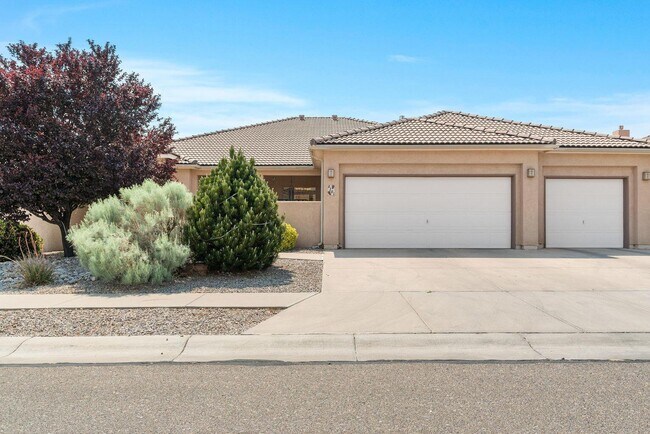 Building Photo - 8201 Grape View Ct NE