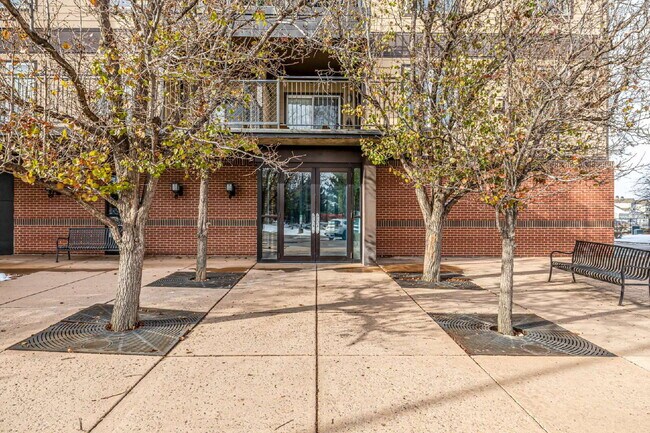 Building Photo - A Great modern 2 Bed / One bath for rent