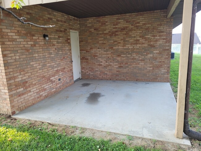 Building Photo - 625 Shabin Dr