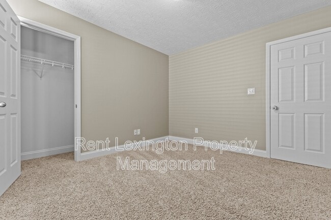 Building Photo - 588 Lanarkshire Pl