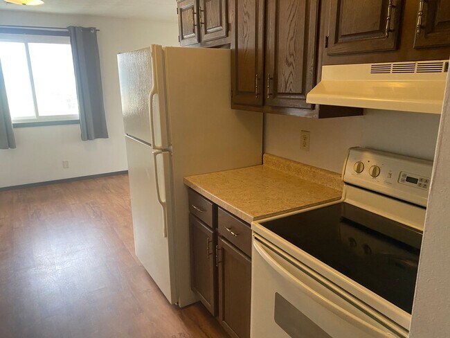 Building Photo - 301 N Carole Ave