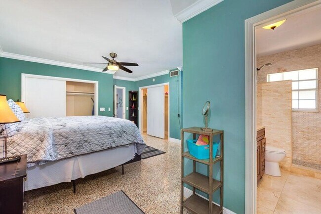 Building Photo - 145 SE 3rd Ave