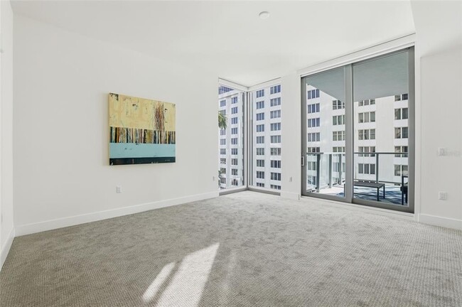 Building Photo - 301 1st St S