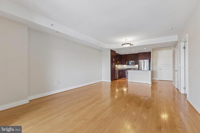 Building Photo - 8220 Crestwood Heights Dr