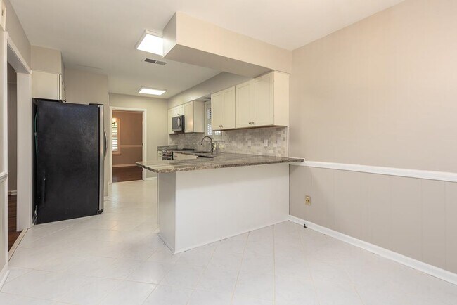 Building Photo - 1539 Brookside Dr