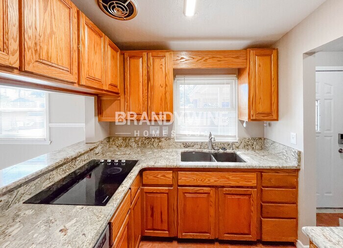 Building Photo - 7671 Vale Dr