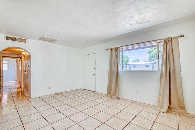 Building Photo - Beautiful 3 bed-1 bath house
