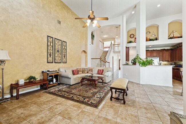 Building Photo - 2088 Silverthorn Ln