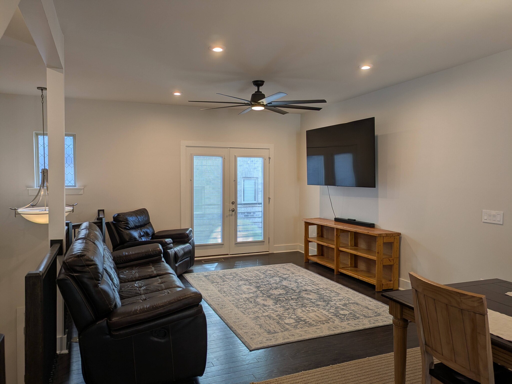 Living room - 15037 New Amsterdam Ln