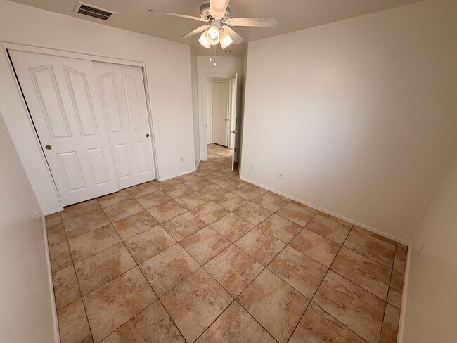 Building Photo - Spacious 3Bdm 2Ba Phoenix Home with *No Carpets* and *New Paint*