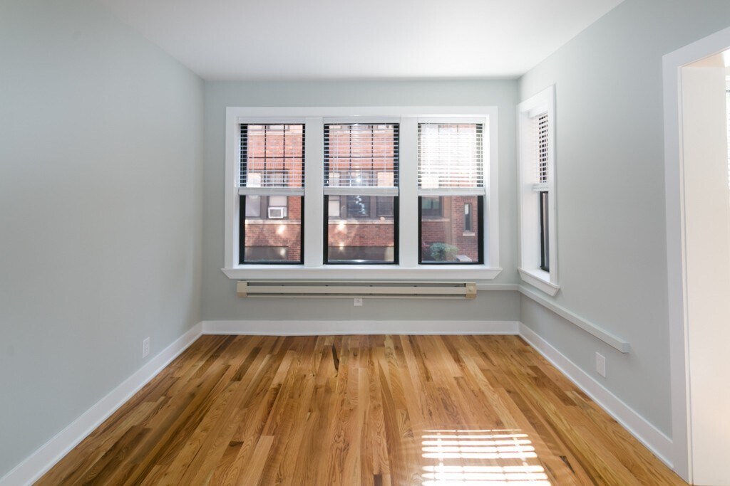 Building Photo - 4424 N Wolcott Ave