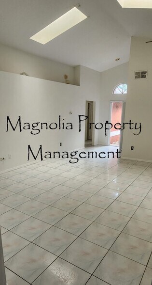 Building Photo - 2226 Rockwood Dr