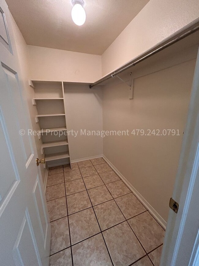 Building Photo - Move In Ready!! Cozy 3 Bed 2 Bath Duplex!