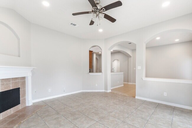 Building Photo - "Spacious 4-Bed Oasis with 2 Full Baths in Spring, TX - 2,235 Sq Ft of Comfort!"