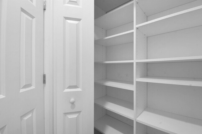 Building Photo - 115 Legendary Dr