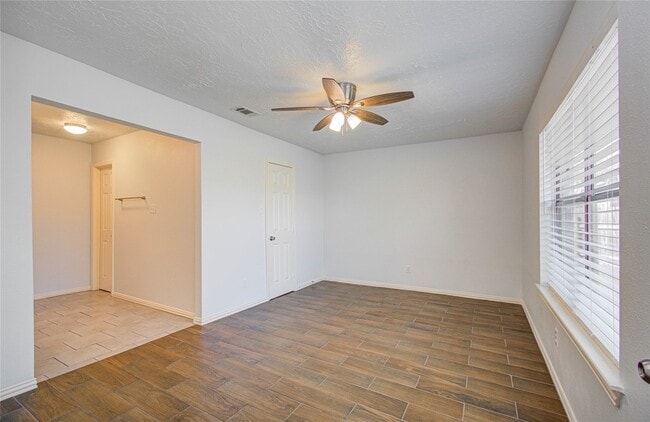 Building Photo - 2702 Fir Crest Ct