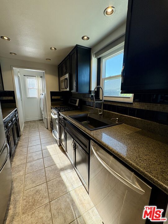 Building Photo - 2417 Andreo Ave