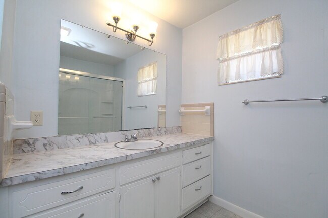 Building Photo - Molino Cottage with Hardwood Floors, Sunro...