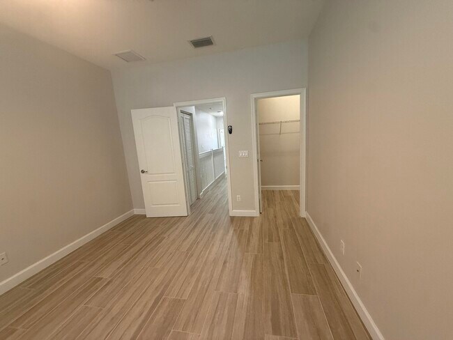 Building Photo - 9519 SW Merlin Ct