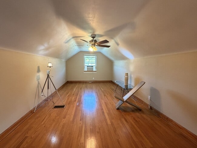 Building Photo - Hilltop Charm in Floyds Knobs – Spacious All-Brick Beauty with Room to Grow!