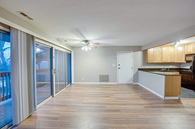 Building Photo - 5801 Oakwood Dr