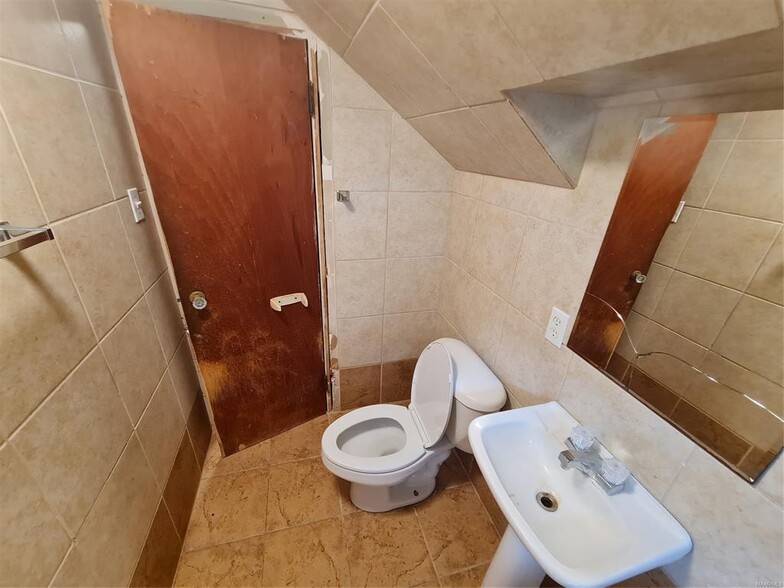 Building Photo - 2305 Yancey Ave