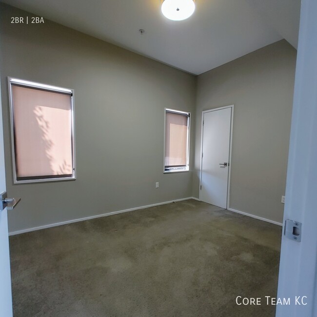 Building Photo - Two bedroom with large patio in Midtown!