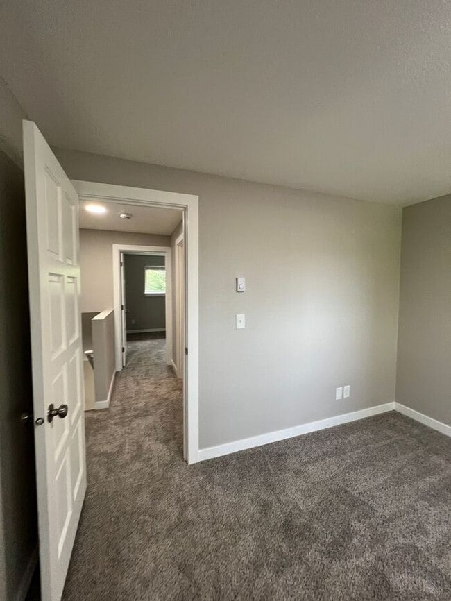 Building Photo - Updated 2BD/1BA Townhome- Move-In Ready Just in Time for Summer!