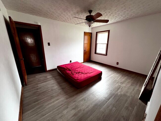 Building Photo - 3886 Knollwood Dr