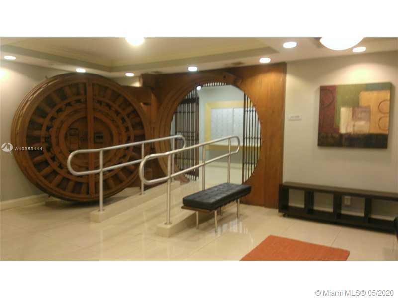 Building Photo - 111 E Flagler St