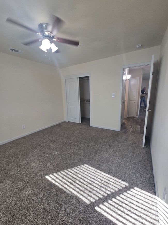 Building Photo - 2 Br 1 Ba available Now