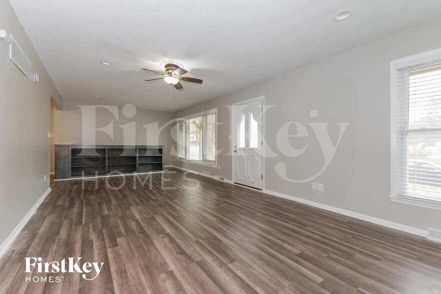 Building Photo - 716 SW Williams St