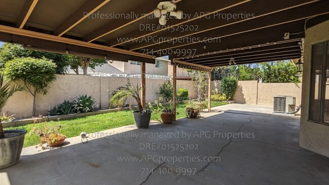 Building Photo - 1745 N Pheasant St