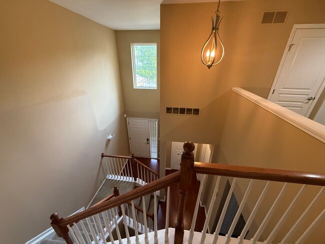 Building Photo - 163 S Vista