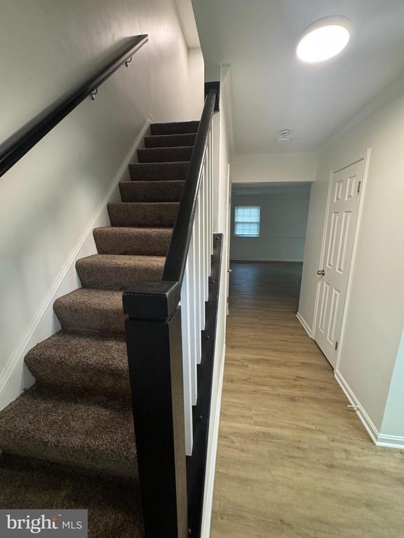 Building Photo - 2070 Mayflower Dr