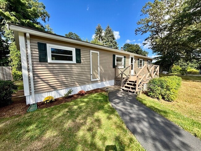 Building Photo - 27 Lynnbrook Ave