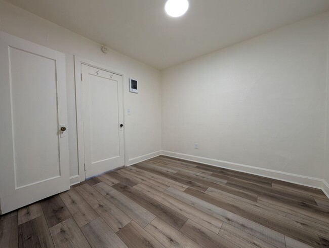 Building Photo - Charming 1 Bedroom, 1 Bath Apartment With ...